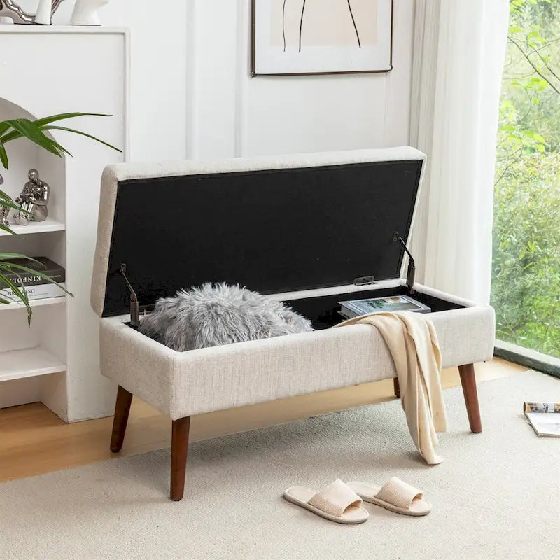 Banc de rangement capitonné en tissu de lin et pieds en bois massif — Chambre à coucher et entrée