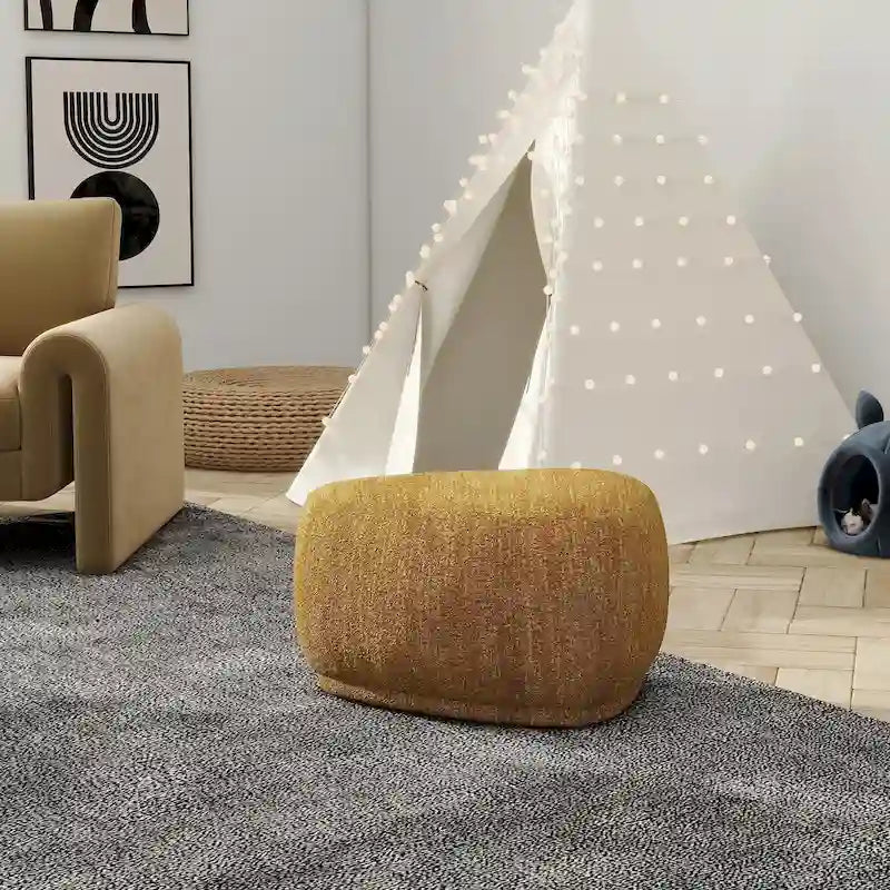 Ottoman de cocktail triangulaire arrondi de 26 po — Repose-pieds et banc d'appoint modernes
