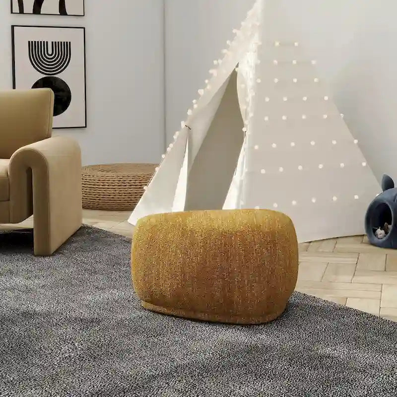 Ottoman de cocktail triangulaire arrondi de 26 po — Repose-pieds et banc d'appoint modernes